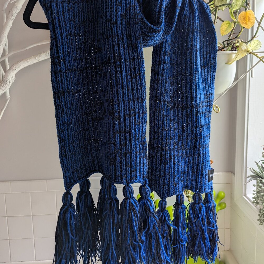 96"x10" thick knit scarf with tassels, CK, blue/black